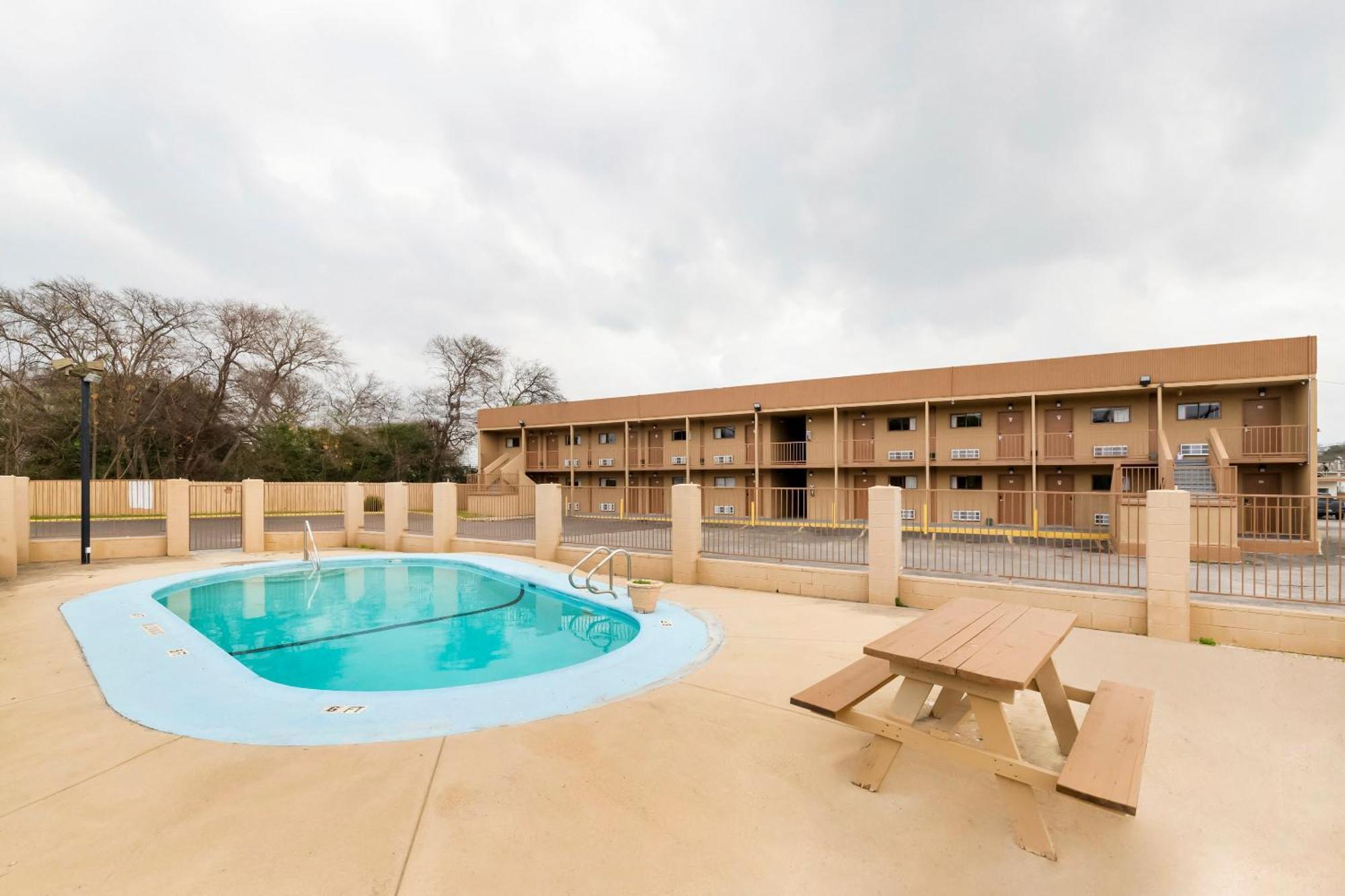 Oyo Hotel San Antonio Lackland Afb Seaworld Hwy 90 W Kültér fotó