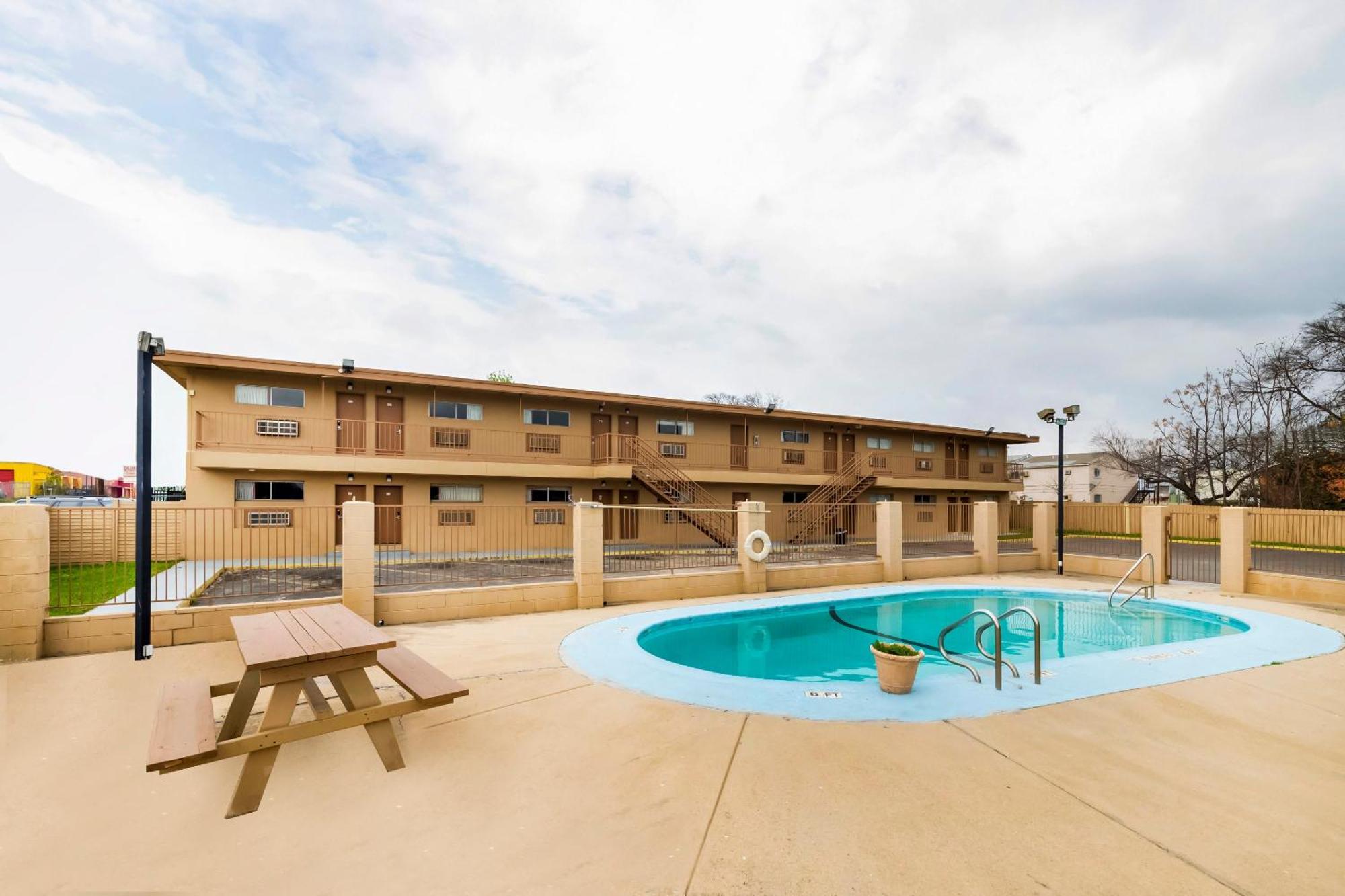 Oyo Hotel San Antonio Lackland Afb Seaworld Hwy 90 W Kültér fotó